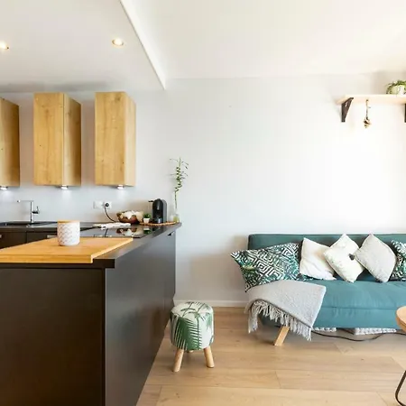 Appartement Splendid Apartment Seafront In Cagnes Sur Mer View On The Water